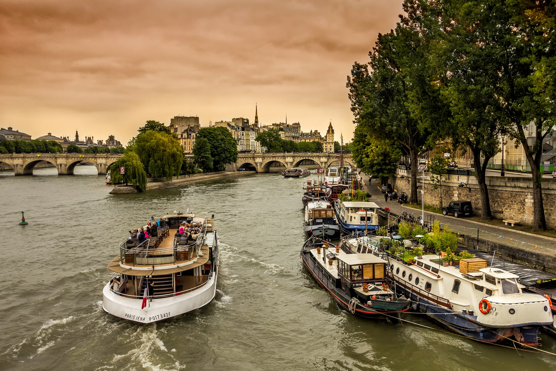 Boat tours Seine River